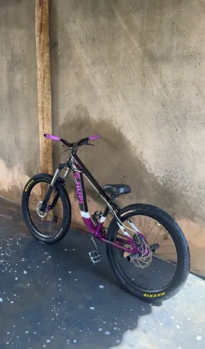 Bicicleta hupi naja 2025 roxa semi nova 