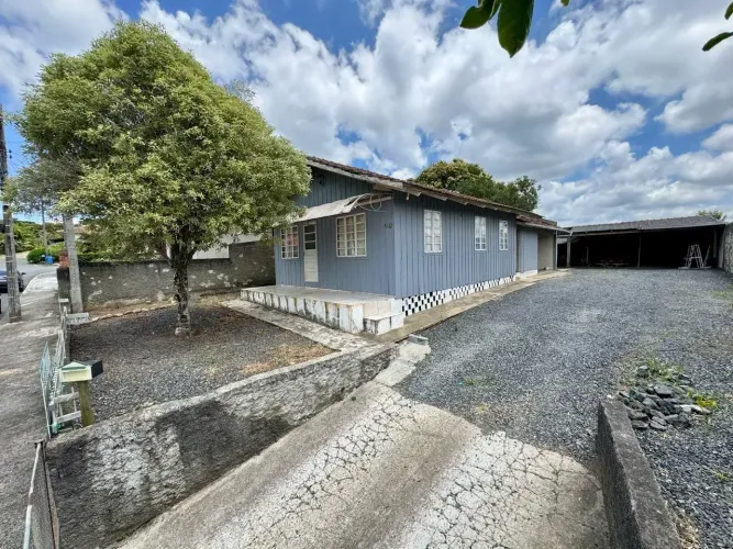 Terreno para venda com 425 m² e residência em madeira no centro de Campo Alegre - SC