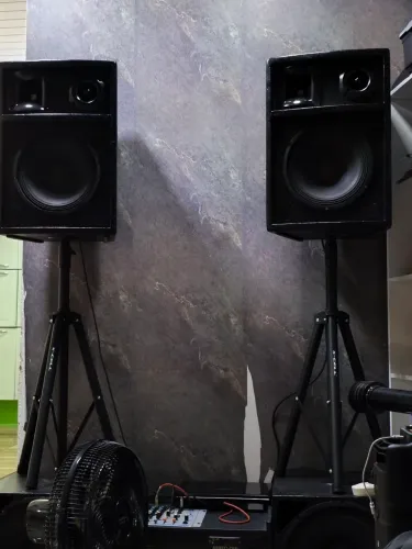 Som profissional pronto para trabalhar com DJ, toca muito locais abertos ou fechado
