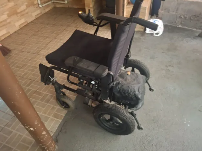 Vendo cadeira motorizada CONTATO *