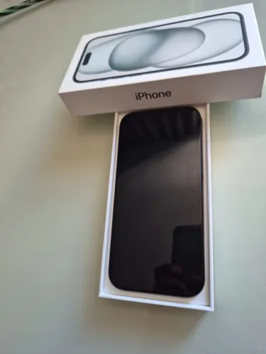 iPhone 15 - Preto - Bateria 90% Ótima