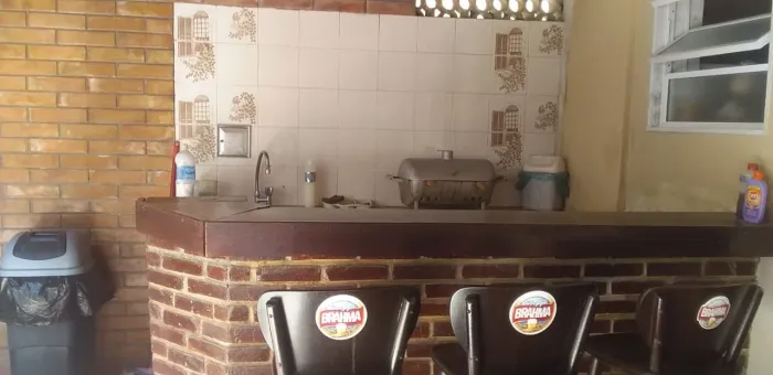 400m construídos, piscina, 4 quartos, armários, financia.