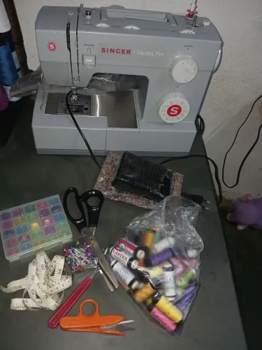 Maquina de costurar singer facilita pro 4423