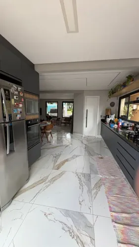 Condominio Jardim das Colinas Ótima Localização 260 m2 Área Construída, Terreno 360m2