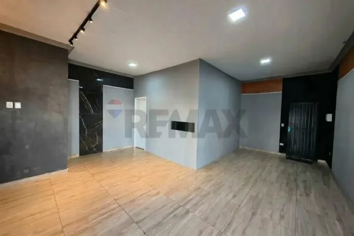 Imóvel Comercial de Esquina em Localização Estratégica