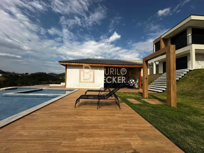 Casa á venda 4 quartos, piscina e 340 m² - Recanto Santa Bárbara