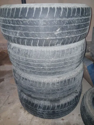4 Pneus pra caminhonete R18 meia vida entrego