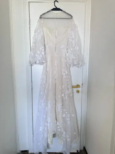 Vestido de noiva | Tule bordado a mão com mangas bufantes