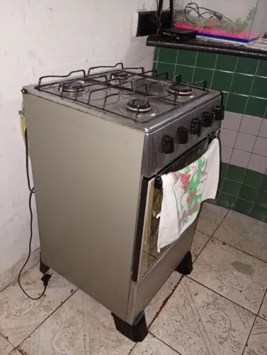 Máquina de lavar, geladeira e fogão