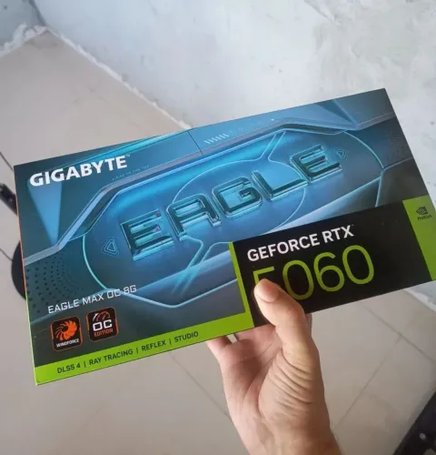 RTX 5060 Gigabyte Eagle Max OC Triple fan Placa de Vídeo 8GB GDDR7<br>