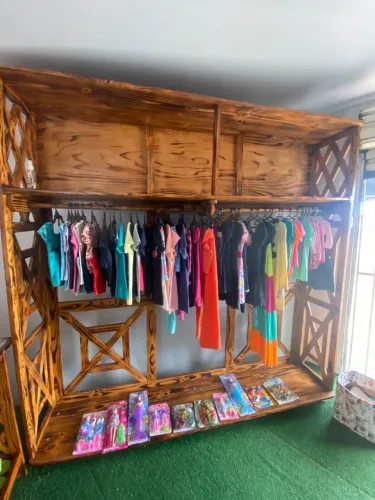 Vendo loja de roupas infantil mobiliada 