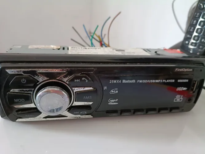Rádio de carro First Option modelo 6660BN,funcionando 
