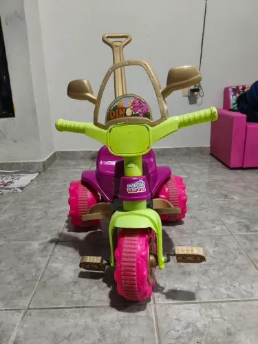 Carrinho infantil Dino (Usado)