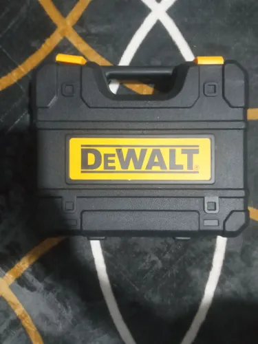 Vendo parafusadeira Dewalt com duas baterias