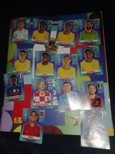Vendo figurinhas da copa copa do mundo 164 normais e 15 brilhantes