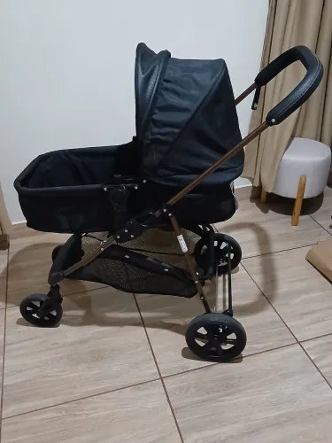 Carrinho de bebê modelo Moisés e bebê conforto - Galzerano