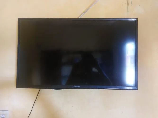 Televisão Panasonic 32 polegadas com tela falha