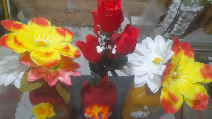 Vasos de flores artificiais