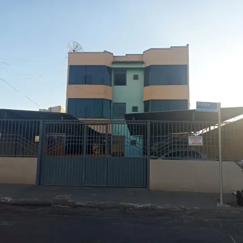 Apt mobiliado, 1 quarto e 1 banheiro e uma vaga de garagem em Caldas Novas