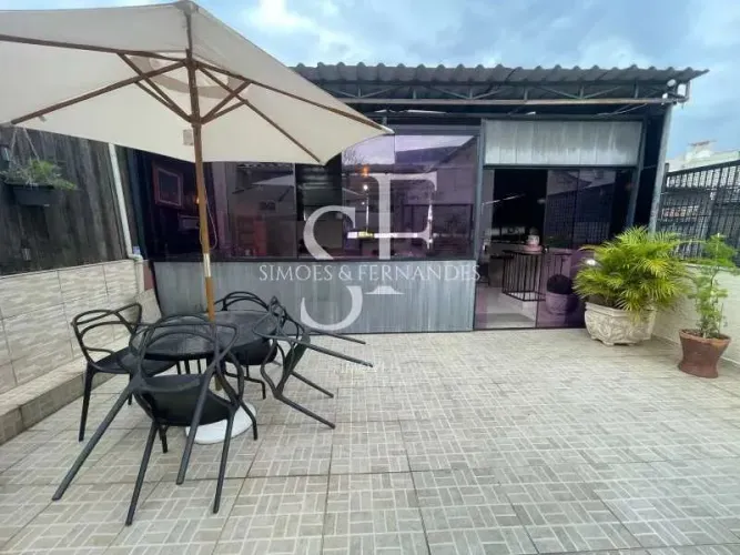 Rio Comprido - Rua do Matoso - Casa tríplex com 2 quartos amplos, cozinha planejada e área