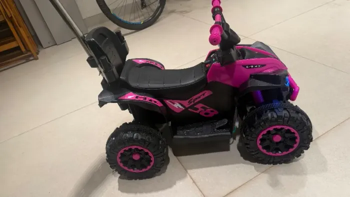 Quadriciclo infantil Kidino com som e farol