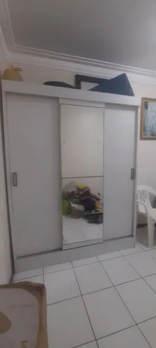 Vendo guarda-roupa no valor de 750 reais com entrega e montagem