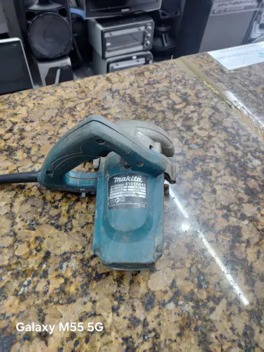 Makita 230 volts só 250.00