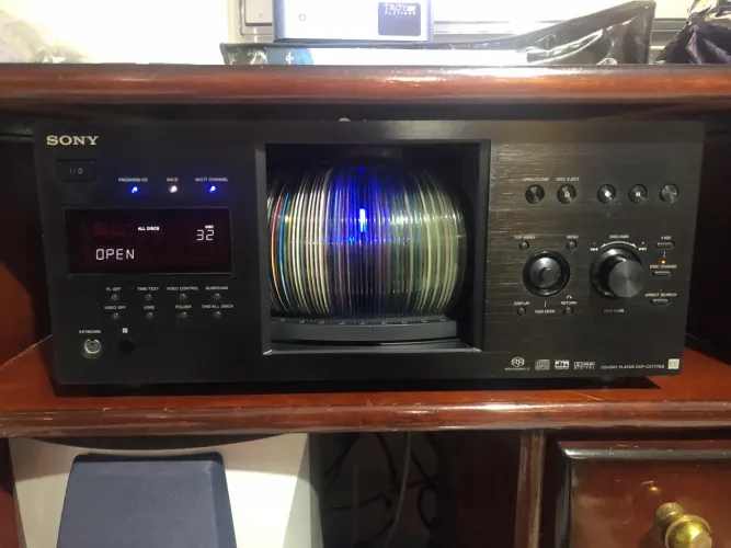 Disqueteira Sony DvpCx777ES 400Cds