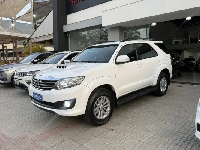 Toyota Hilux SW4 SRV D4-d 4X4 3.0 TDI Dies. AUT 2015