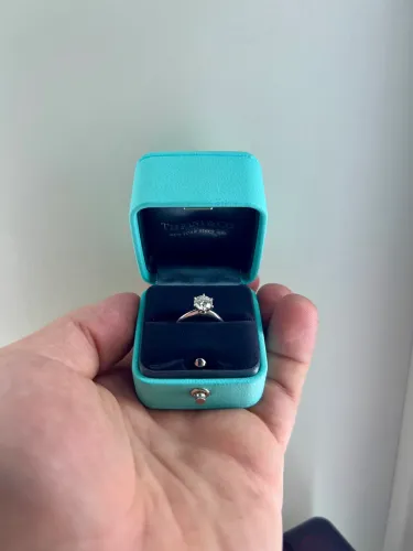 Solitário diamante 1.09 quilates e platina Tiffany & Co. 