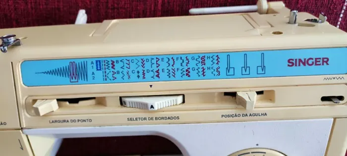 Máquina de Costura Singer Facilita 49