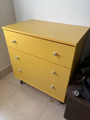Cômoda amarela 3 gavetas