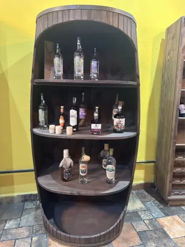 Expositor de produtos em formato de Barril