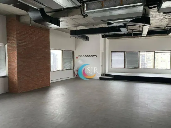 Conjunto comercial de 242 m² com 8 vagas no Itaim Bibi