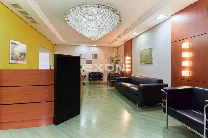 Imóvel Comercial no Vista Alegre com 13 Salas, Elevador  Curitiba