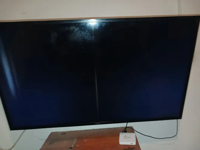 Vendo Smart Samsung 43 pol. Mod: T5300 tela com defeito funciona somente áudio R$200,00
