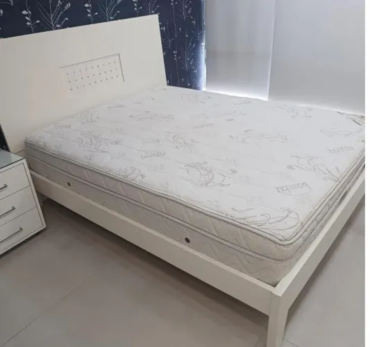 Cama queen laca com colchão Ortobon