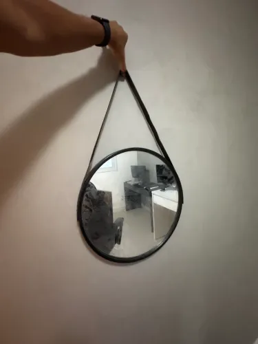 Vendo espelho preto com alça