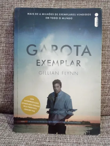 Livro "Garota Exemplar" de Gillian Flynn