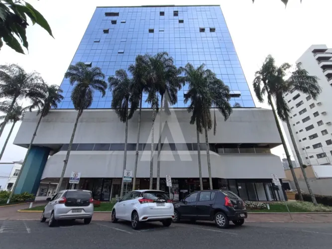 Loja comercial no Centro em Joinville com 2 amplas salas, lavabo e 1 vaga coberta.