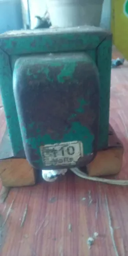 TRANSFORMADOR 127 V 220 V. - $ 120.00