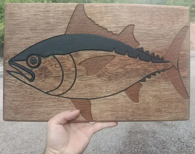 Decoração peixe entalhadado em madeira