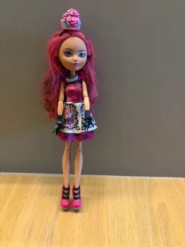 boneca ever after high briar