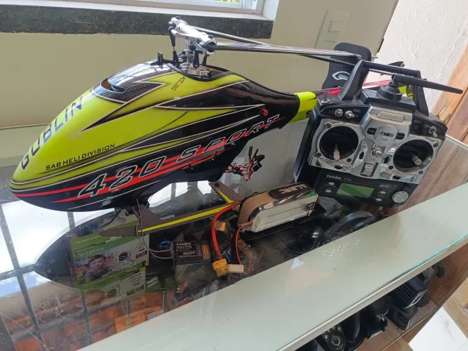 Helicóptero Goblin 420 Vbar rádio Futaba