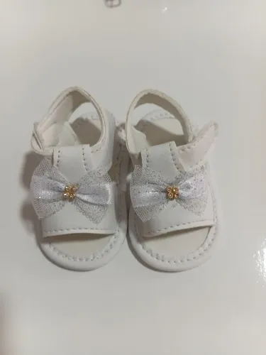 Sandália bebê menina branca até 08 meses