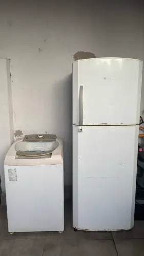 Geladeira e máquina de lavar roupa