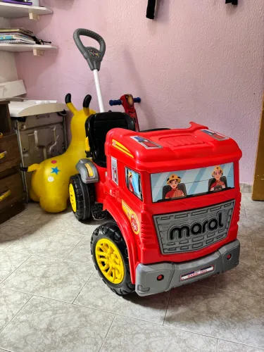Carrinho de criança com pedal