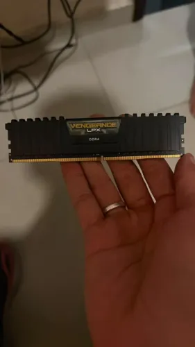 Memória RAM Corsair Vengeance LPX 8GB DDR4 2400MHz