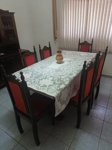 Mesa colonial com 6 cadeiras 