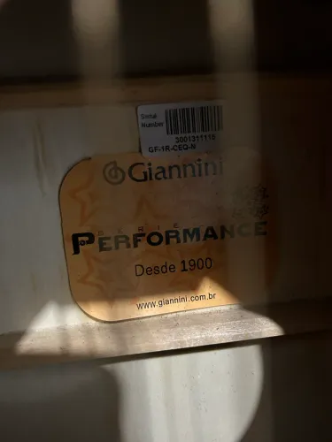 Vende se violão 